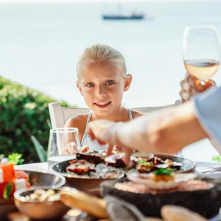 Üdülőközpont Sani Club 5*